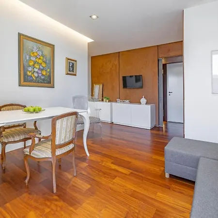 Urban Downtown Apartment Rhodes City